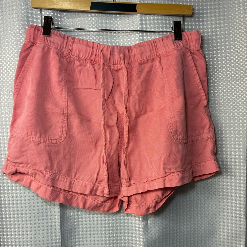 GAP Women's Coral pull on Shorts medium drawstring